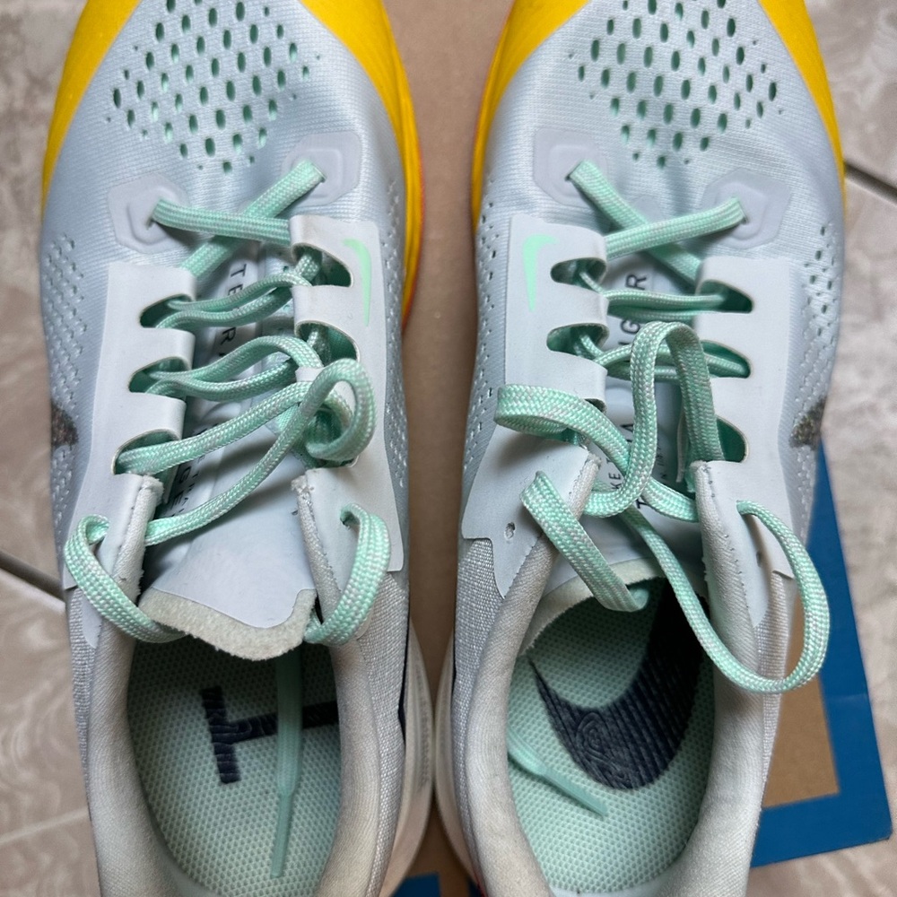 Brooks- women shoes